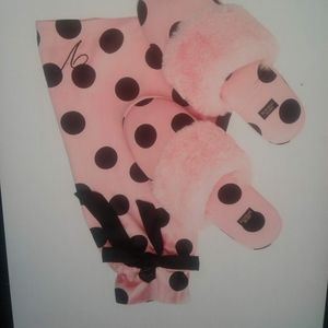 Victoria's Secret Pink Polka Dot Slippers +  box